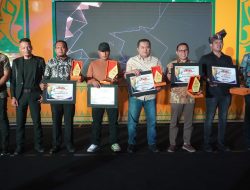 Syah Afandin Terima Anugrah Yong Ganas Award Tokoh Peduli Sosial