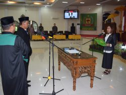 Ketua DPRD Langkat Bacakan Sumpah Yezerielly Sebagai PAW