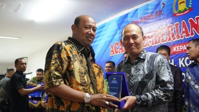 Syah Afandin Beri Penghargaan Over Target PBB PAD Langkat Termasuk Kategori Pihak Ketiga