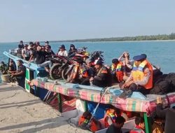 Personel Polres Nias Bertarung dengan Ombak Samudra Hindia Kawal Logistik Pemilu 2024 menuju 7 TPS di  Pulau Hinako