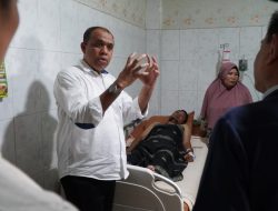 Pj Bupati Jenguk Staf Kominfo Langkat Terkena Serangan Jantung