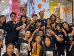 Presiden Jokowi Sapa Pemeran Film 1 Cm di Medan