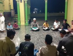 Bhabinkamtibmas Polres Langkat Guru Mengaji di Masjid Azizi