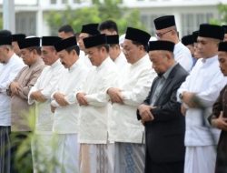 Pj Gubernur Sumut  dan Mantan Gubernur Sumut Salat Id di Rumah Dinas