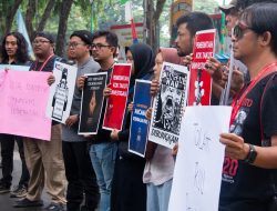 Ratusan Jurnalis Media Cetak, Online dan Elektronik Kota Medan Geruduk Kantor DPRD Sumut Tolak RUU Penyiaran