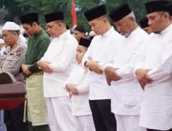 Ikuti Salat Idul Adha di Stabat, Pj Bupati Langkat : Tahun 2024 Istimewa Gagas Program Sebar Qurban ASN