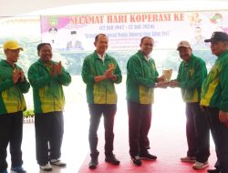 Hari Koperasi ke -77 Tahun 2024 di Langkat, Pj Bupati Serahkan Penghargaan 11 Koperasi Terbaik