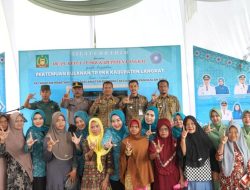 Ketua TP PKK Langkat Serahkan Bantuan Sembako dari Presiden RI kepada Kaum Dhuafa