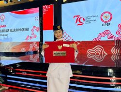 Najla Raihana Tsabita, Putri Ketua Fatayat Binjai Kembali Tampil Mengikuti Pembagian Duplikat Bendera Pusaka oleh BPIP