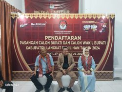 Diiringi Ribuan Simpatisan, Paslon Bupati dan Wakil Bupati Syah Afandin -Tiorita Surbakti Daftar KPU Langkat