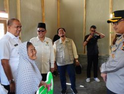 Pj Bupati Faisal Hasrimy Serahkan Rumah Baru Korban Kebakaran