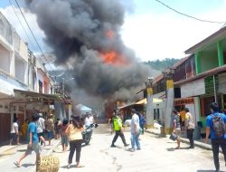 Kebakaran Hebat Melanda Taput, 27 Unit Rumah Hangus