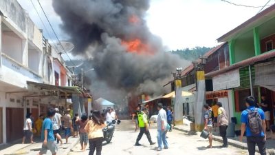 Kebakaran Hebat Melanda Taput, 27 Unit Rumah Hangus