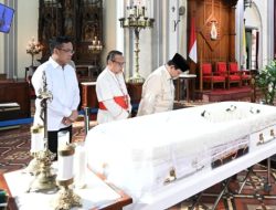 Presiden Prabowo Melayat Uskup Emeritus Keuskupan Agung Kupang Mgr Petrus Turang