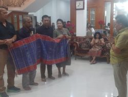 Peduli Bona Pasogit, Tokoh Masyarakat Taput Ulosi Eslon Sukwan Rajagukguk