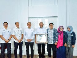 Bupati Langkat Terima Penghargaan Komunikasi Publik Terbaik dari Mahasiswa S3 UINSU