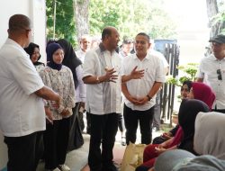 Syah Afandin Salurkan 5 Ton Beras untuk Warga Miskin Ekstrem Langkat