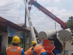 Bertahun tahun warga Dusun Mulia Bakti Impikan PLN, Ricky Anthony Realisasikan dengan Pendirian 3 Tiang Listrik