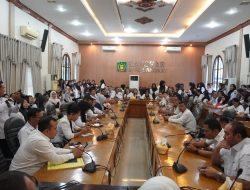 Ratusan Tenaga Kesehatan dan Guru Honor Audiensi ke DPRD Langkat Sampaikan Aspirasi Terkait Skema Kerja Paruh Waktu