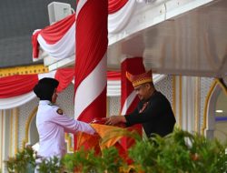 Peringatan HUT ke 80 RI, Gubernur, Wagub, dan Sekdaprov Sumut Pakai Baju Adat Pakpak