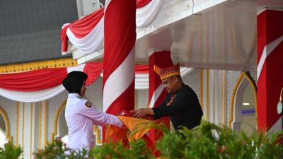 Peringatan HUT ke 80 RI, Gubernur, Wagub, dan Sekdaprov Sumut Pakai Baju Adat Pakpak