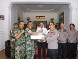 Polres Langkat Berikan Kue Ulang Tahun ke- 80 TNI secara Serentak