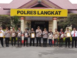 Kapolres Langkat Berikan 17 Penghargaan, Diantaranya 10 Warga Bantu Basmi Satwa Liar Monyet Resahkan Masyarakat