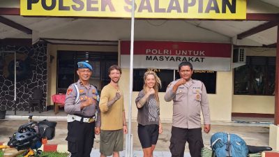 Dua Turis Jerman Bermalam di Polsek Salapian dalam Perjalanannya Menuju Wisata Bukit Lawang