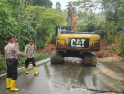 Banjir dan Longsor Landa Tapanuli, Arus Lalu Lintas Tarutung – Sibolga Terputus, 4 Orang Sekeluarga Tewas