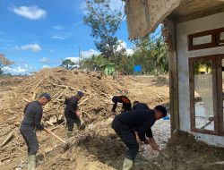 Brimob Poldasu Intensifkan Misi Kemanusiaan di Tapsel, Pulihkan Rumah dan Fasilitas Warga