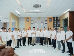 SMSI Serahkan Anugerah Sahabat Pers Indonesia Kepada Bupati Batu Bara Baharuddin Siagian