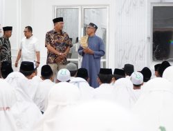 Bupati Syah Afandin Santuni 65 Santri Ulumul Quran di Penghujung Ramadan