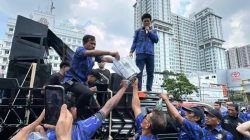 Massa KOMBAT Sumut Protes Pemberitaan Majalah Tempo