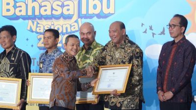 Bupati Langkat Syah Afandin Raih Penghargaan Revitalisasi Bahasa Daerah dari Kemendikdasmen