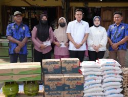 Dua Rumah Warga Hinai Langkat Ludes Terbakar, Ketua DPRD Sumut Ricky Anthony Salurkan Bantuan