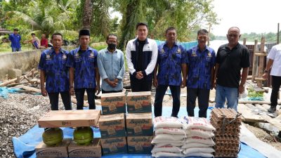 Rumah Penjahit di Tanjung Pura Langkat Ludes Terbakar, Pimpinan DPRD Sumut Ricky Anthony Beri Bantuan