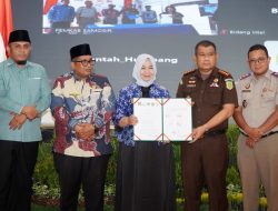 Plt Bupati Langkat Tiorita Surbakti Teken MoU Percepatan Sertifikasi 14 Ribu Tanah Wakaf di Sumut