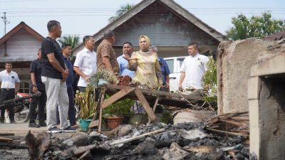 Plt. Bupati Tiorita Bantu Empat Korban Kebakaran Rumah di Salapian